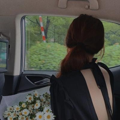 八个拔河女